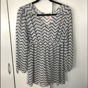 Sassy Maternity Black and White Chevron print Maternity long sleeve top